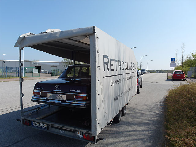 Geschlossener Fahrzeugtransporter für den sicheren Transport von Klassikern